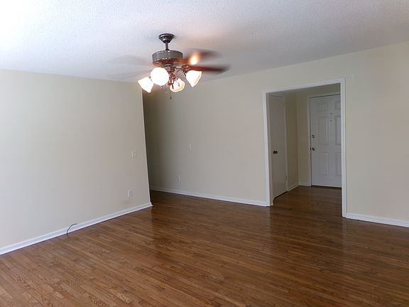 5th image of 224 Gaines Cir