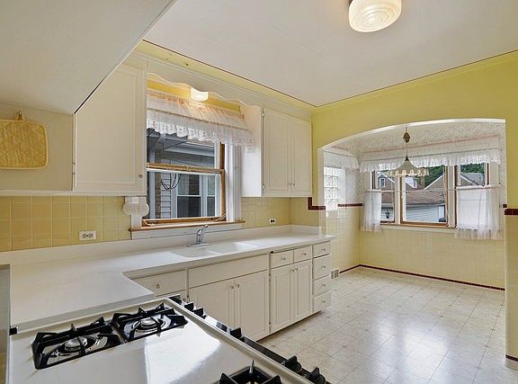 5th image of 5824 N Melvina Ave