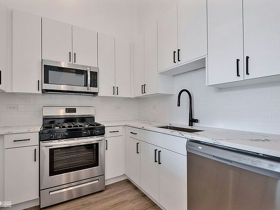 2nd image of 4725 N Western Ave Suite 205