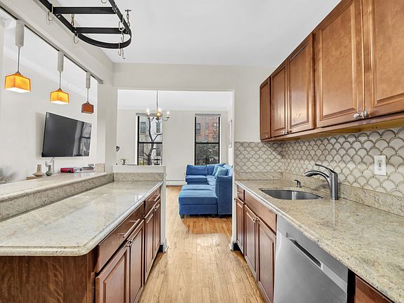 3rd image of 137 W 126th St APT 1