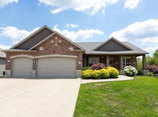 917 Stone Briar Dr, O'Fallon, IL 62269
