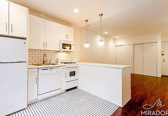 3rd image of 116 Thompson St APT 2B