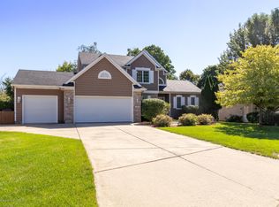 476 S Cedar Run Ct, Williamston, MI 48895