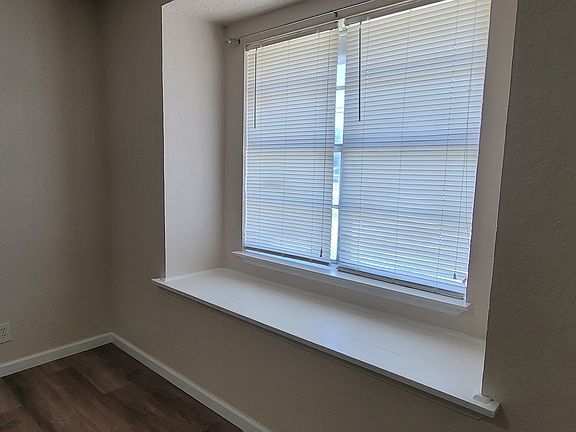 4th image of 728 N Main St