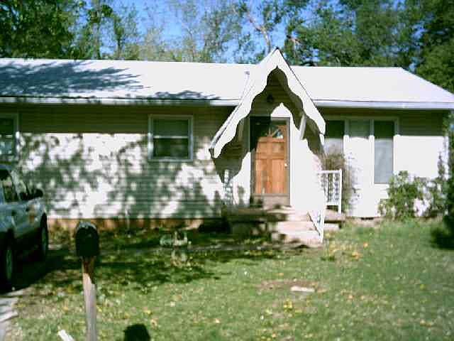 2nd image of 1221 Shelden St