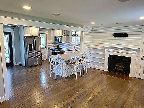 Living Room / Kitchen