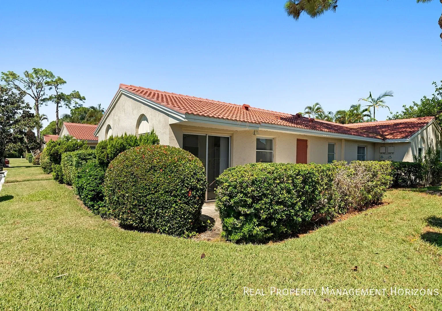 Charming furnished 2-Bed, 2-Bath Condo in 55+ Community near Siesta Key — Photo 4