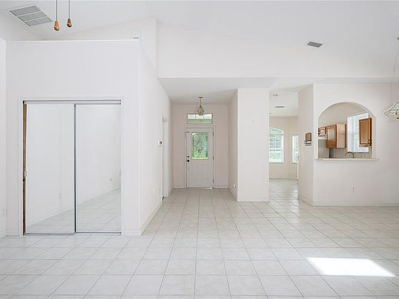 3rd image of 708 CRESTWOOD DRIVE
