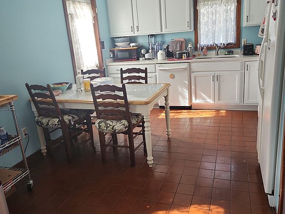4th image of 2116 Thaler Ave #2