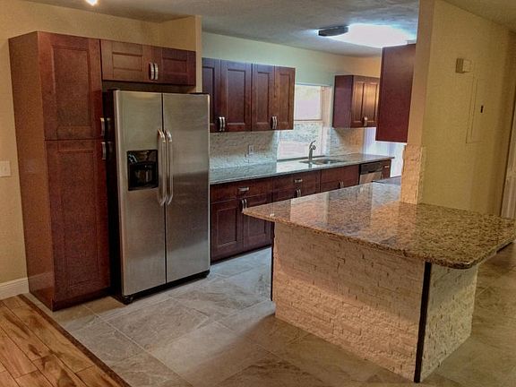 2nd image of 3413 Avenue Villandry