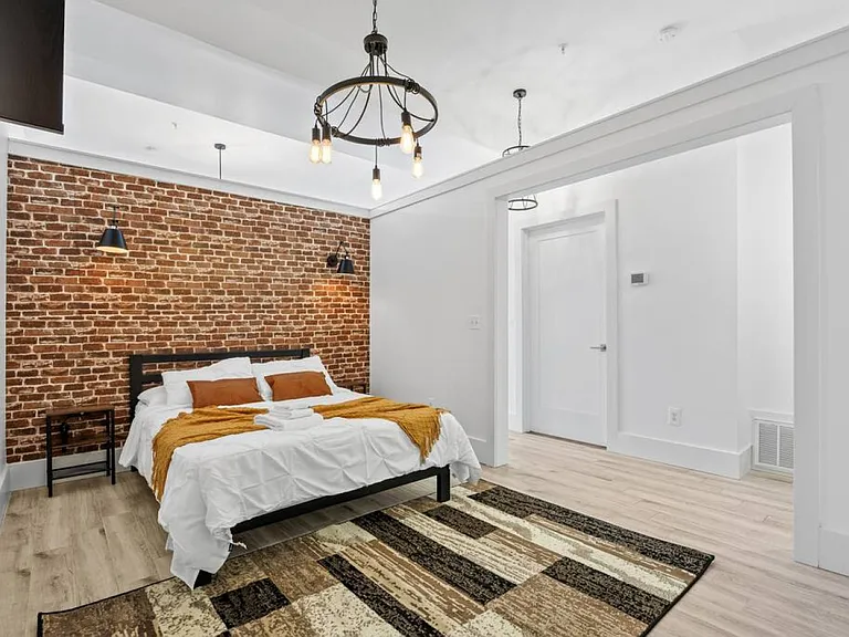 300 Hoyt Realty Inc — Photo 29