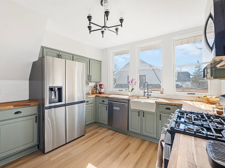 60 Stuyvesant Plz — Photo 3