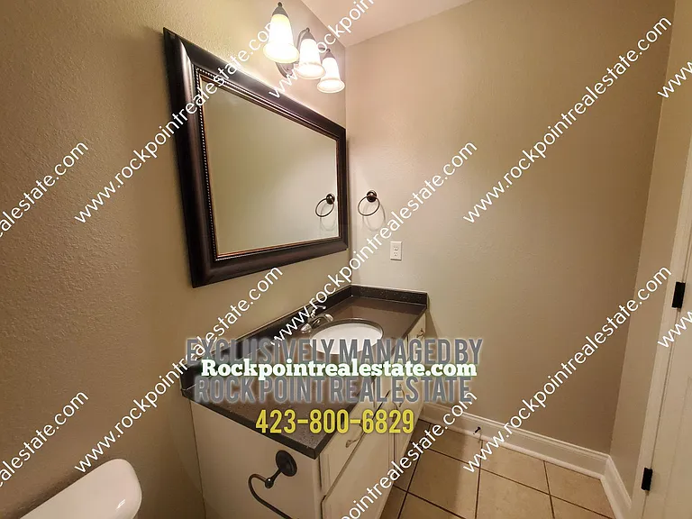 1130 Maple Tree Ln — Photo 10