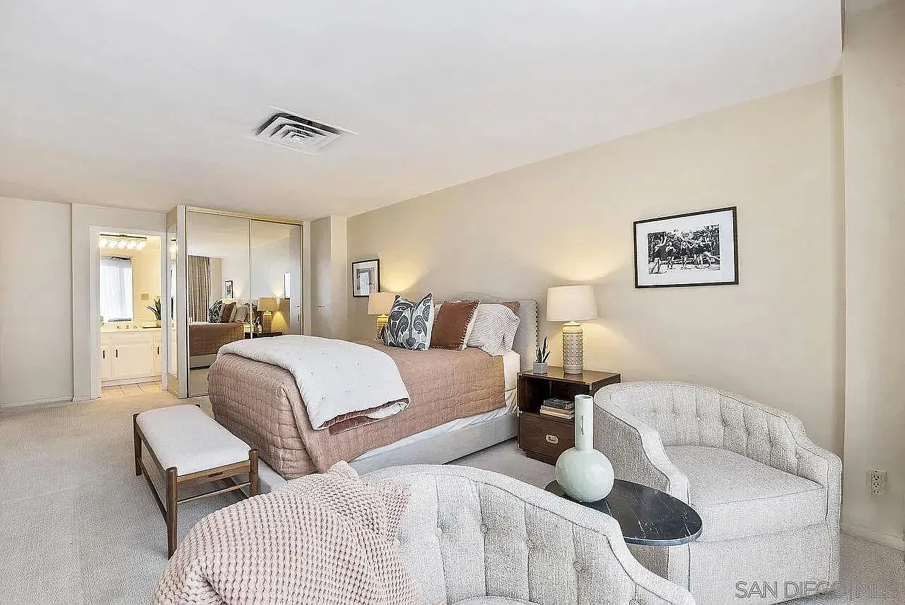 1 bed, 930 sqft, $4,550 — Photo 2