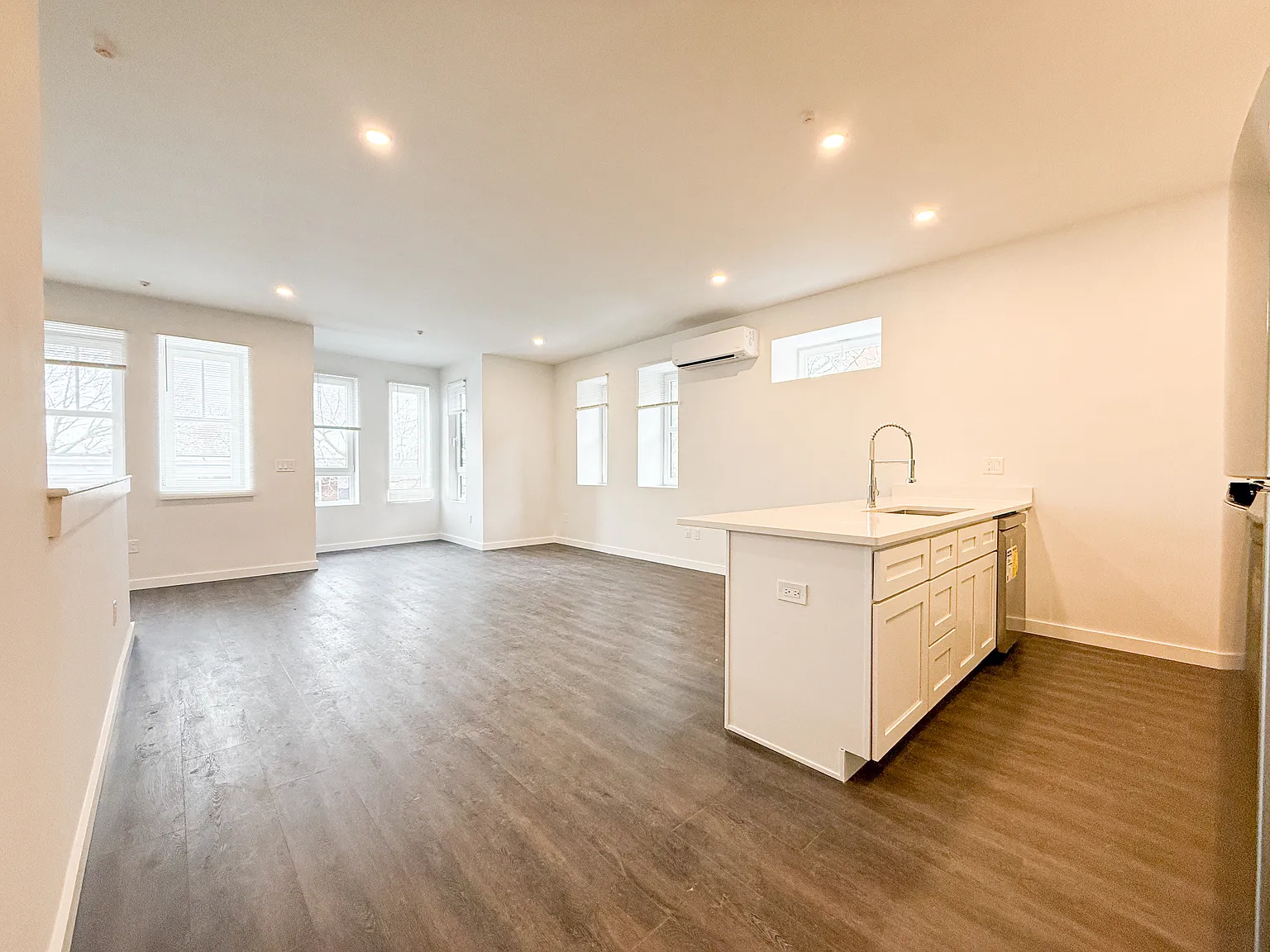 4 bed, 1800 sqft, $4,400 — Photo 4