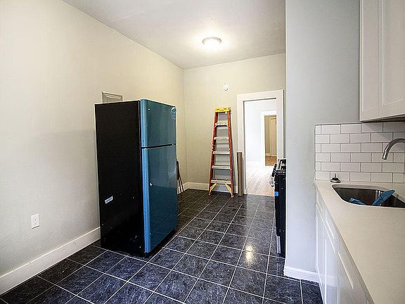 3rd image of 884 Flushing Ave APT 4R