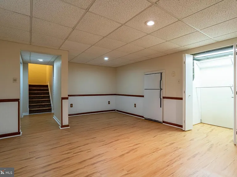 506 Saint Albans Ct — Photo 25