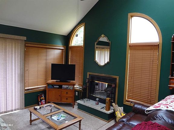 3rd image of 17 Creekwood Ln
