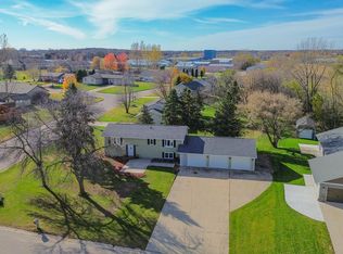 206 Pine St SW, New London, MN 56273