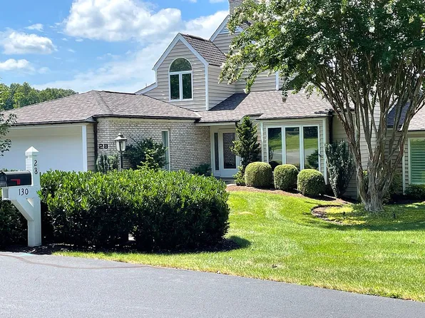 130 Island Green Cir, Penhook, VA 24137