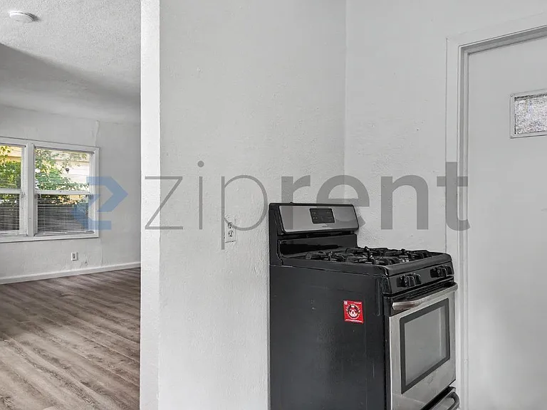 4309 32nd St — Photo 18