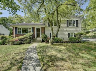4 Collyer Pl, White Plains, NY 10605