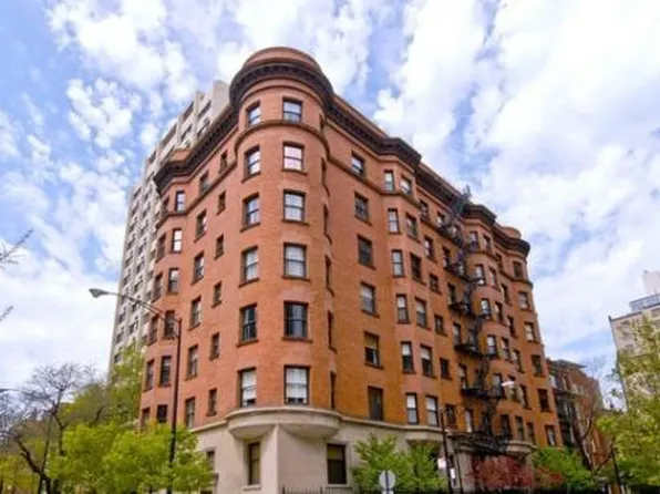 1210 N Astor St APT 3B, Chicago, IL 60610