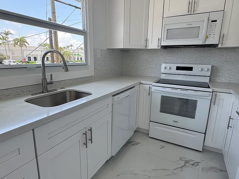 434 NE 7th Ave #7 — Photo 13