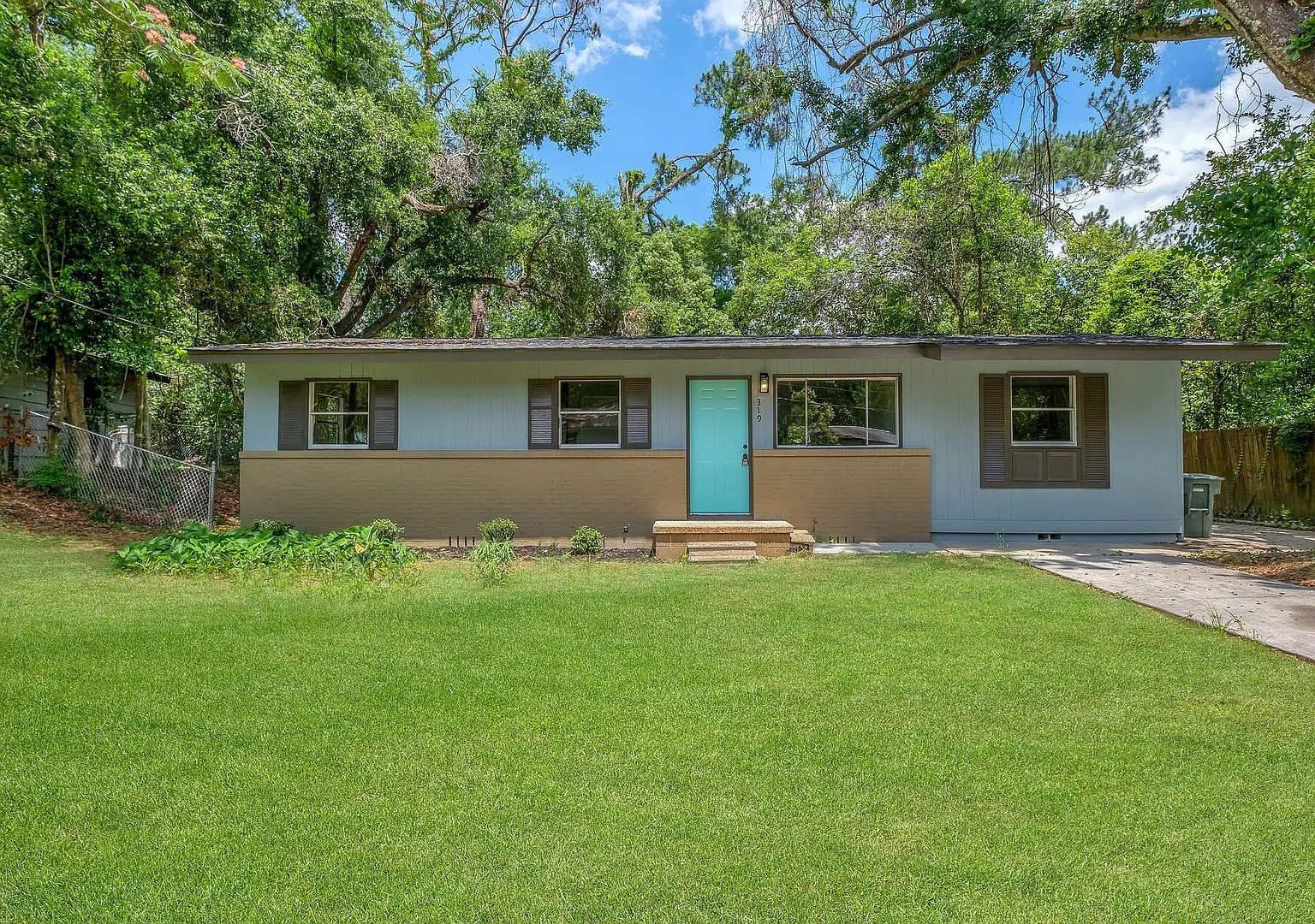 Fully Renovated 4/2 House W/ Large Yard, Solid Floors, Stainless Appliances, Quartz Counters, & M... — Photo 1