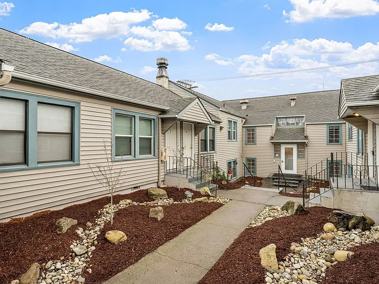 Town Manor Apartments — Photo 13