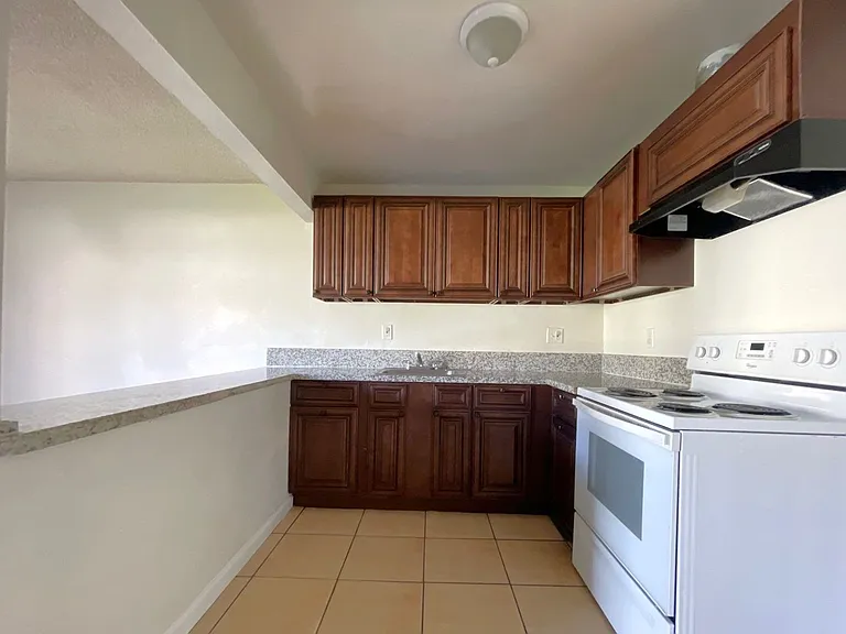 Pueblo Bonito Apartments — Photo 19