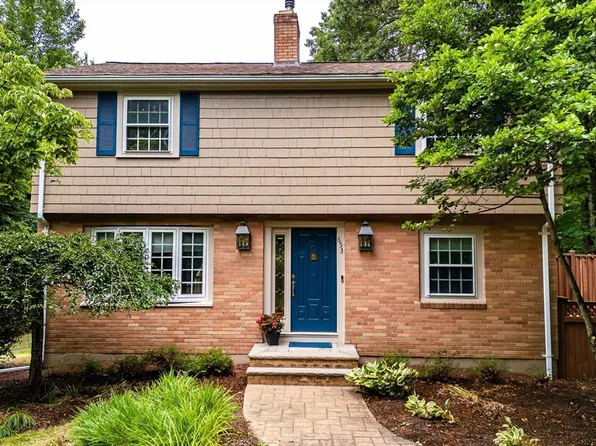 653 Foundry St, South Easton, MA 02375