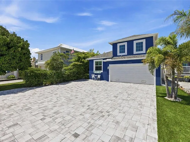 6104 Waterway Bay Dr — Photo 2
