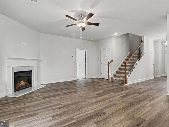 4th image of 426 Magnolia Grove Pl