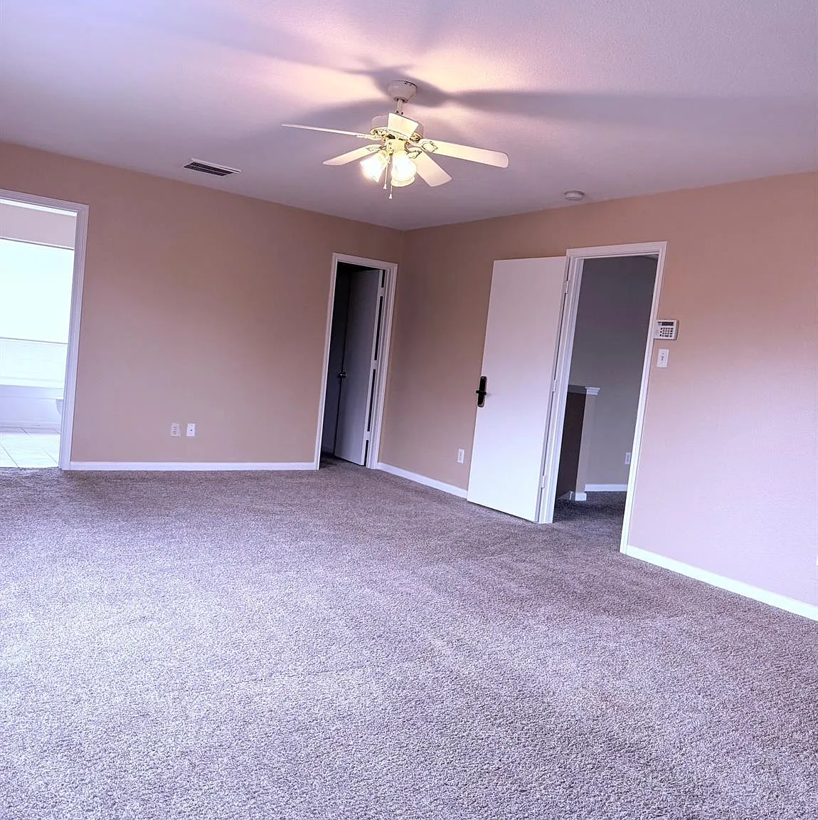 3 bed, 2.5 bath, 2265 sqft, $1,950 — Photo 4