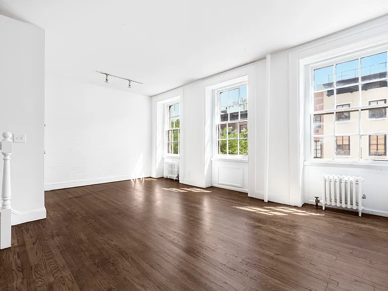 361 W 20th St #3-A — Photo 1