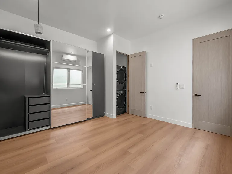 1215 S Point View — Photo 11