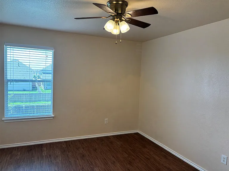 12840 Saint Mary Dr — Photo 16