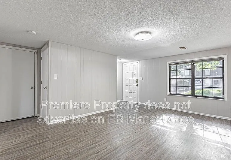 2527 NW 6th St — Photo 9