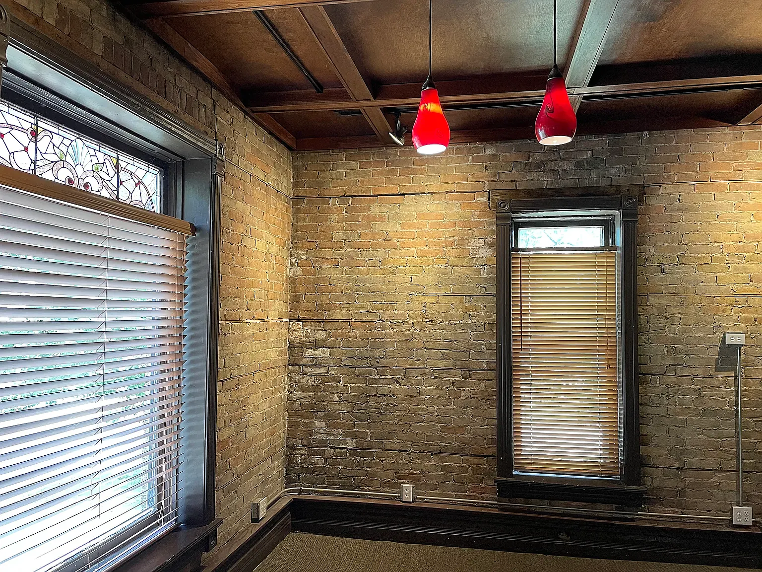 731 Linden Ave — Photo 3