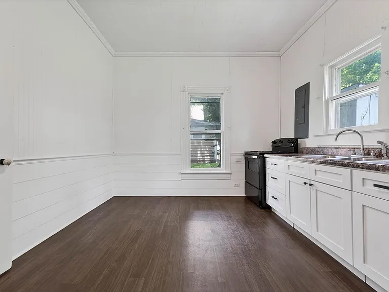 132 S McPherson St — Photo 15