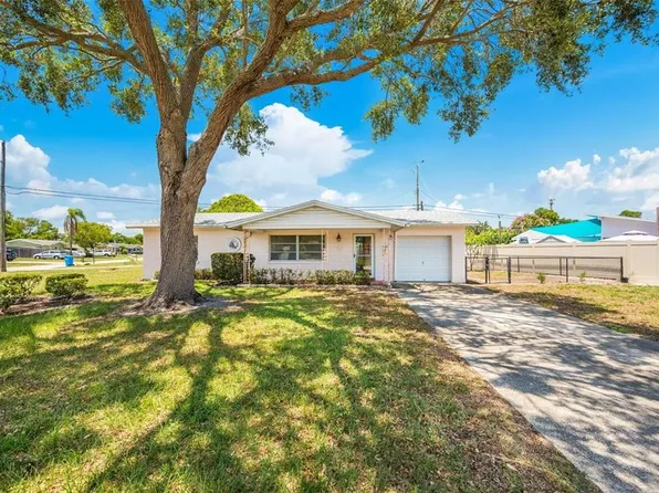 10833 111th Pl N, Seminole, FL 33778