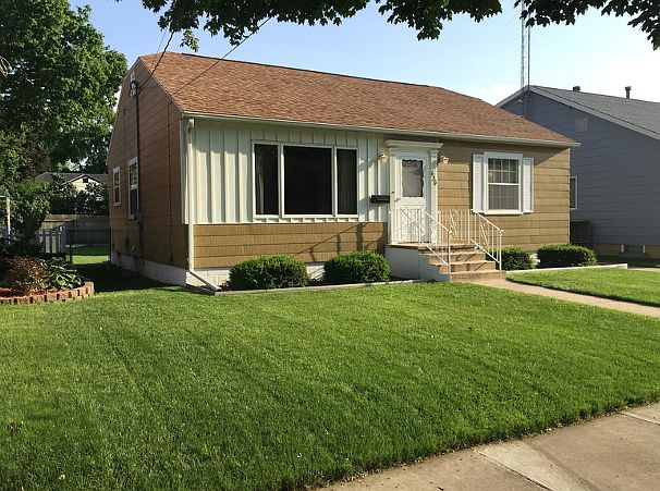 1st image of 630 15th St NE
