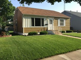 630 15th St NE, Rochester, MN 55906
