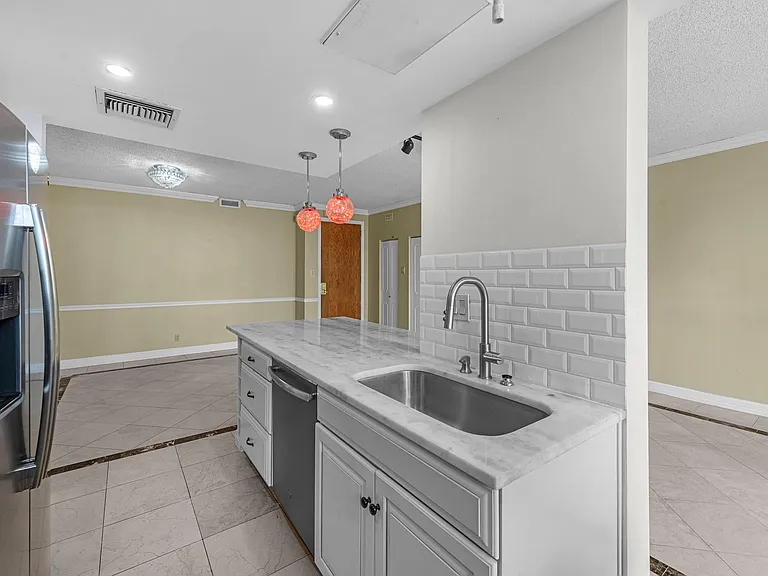 5150 Hidalgo St #202 — Photo 13