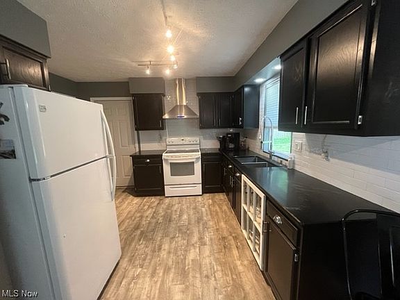 4th image of 1239 Eastland Ave