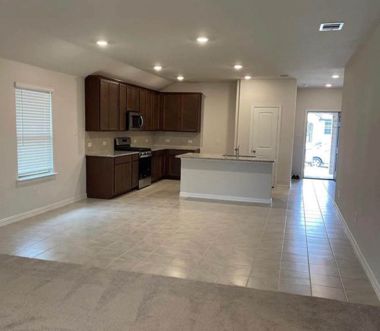 4 bed, 1854 sqft, $2,600 — Photo 3