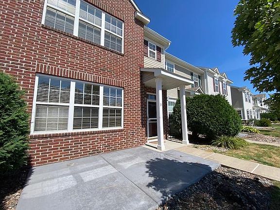 5th image of 10921 Fergus St NE Unit D