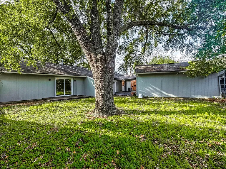 7810 Locke Ln — Photo 35