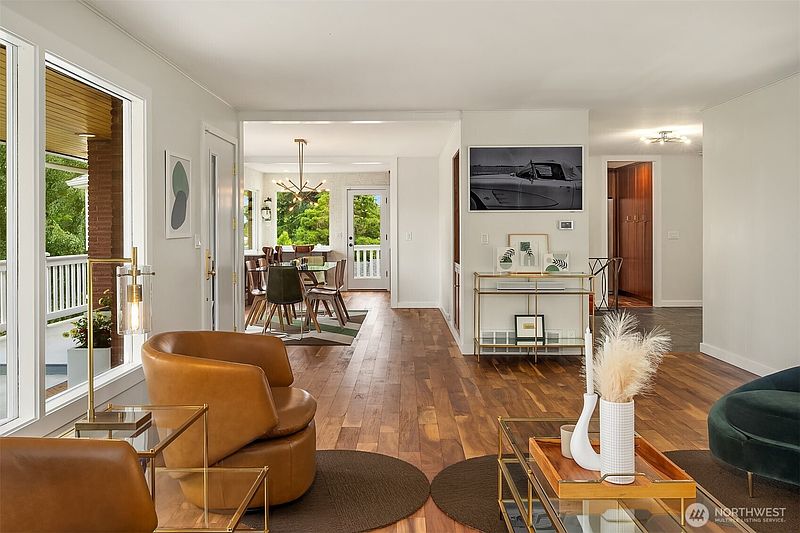 2nd image of 6635 57th Avenue NE